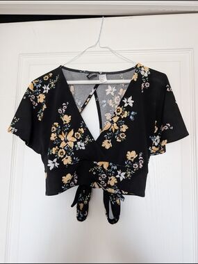 Floral V-Neck Crop Top